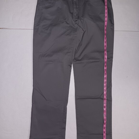 UNTUCKit  RELAXED FIT CASUAL KHAKI STYLE PANTS - Picture 4 of 10